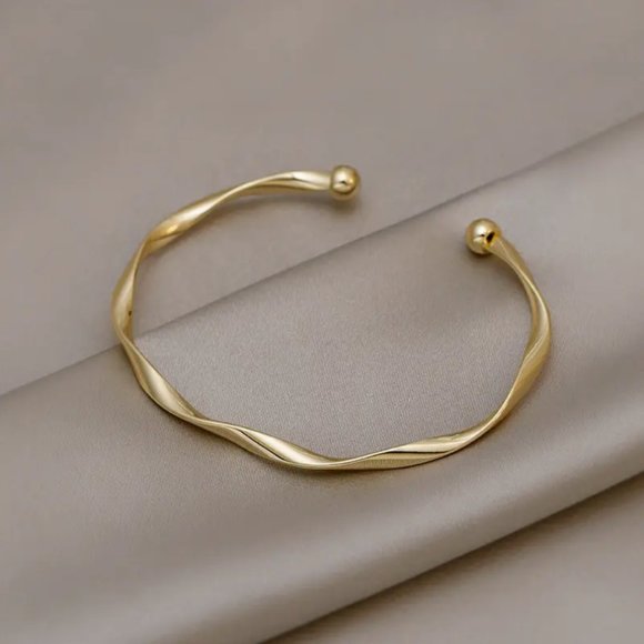 14K Gold Filled Bangle Bracelet - Picture 3 of 4